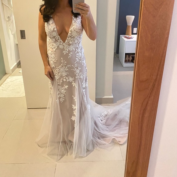 Dresses & Skirts - Madi Lane Bridal Gown size 10